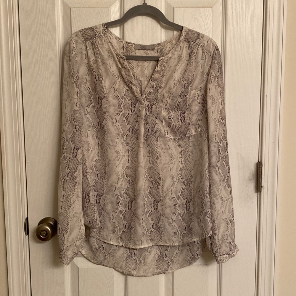 Dalia Black White Print Long Sleeve Classic Blouse HiLo Hem Polyester Size Large
